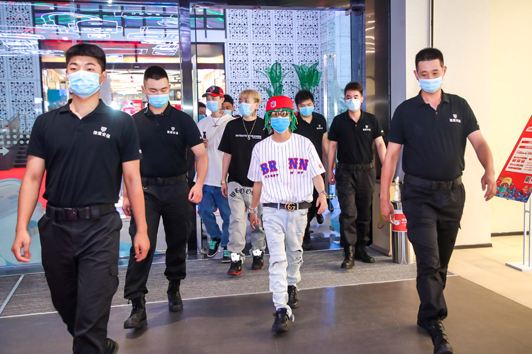 小艾EYE、Bridge布瑞吉、JOHNS等嘉賓入場(chǎng)