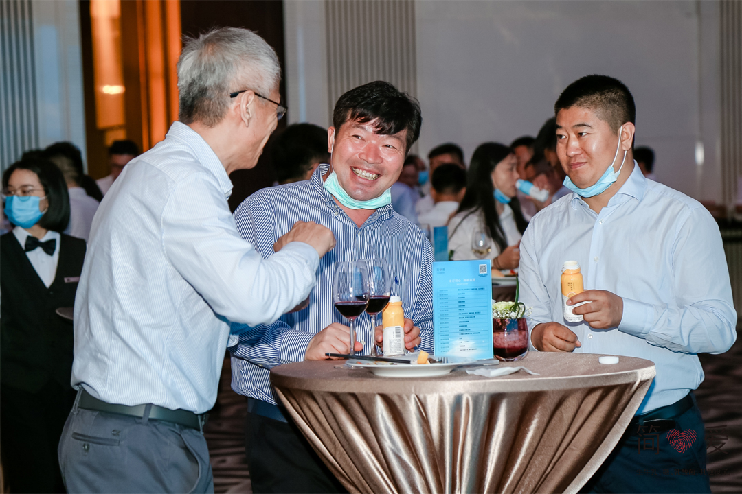 簡愛5周年慶典臺(tái)下一隅